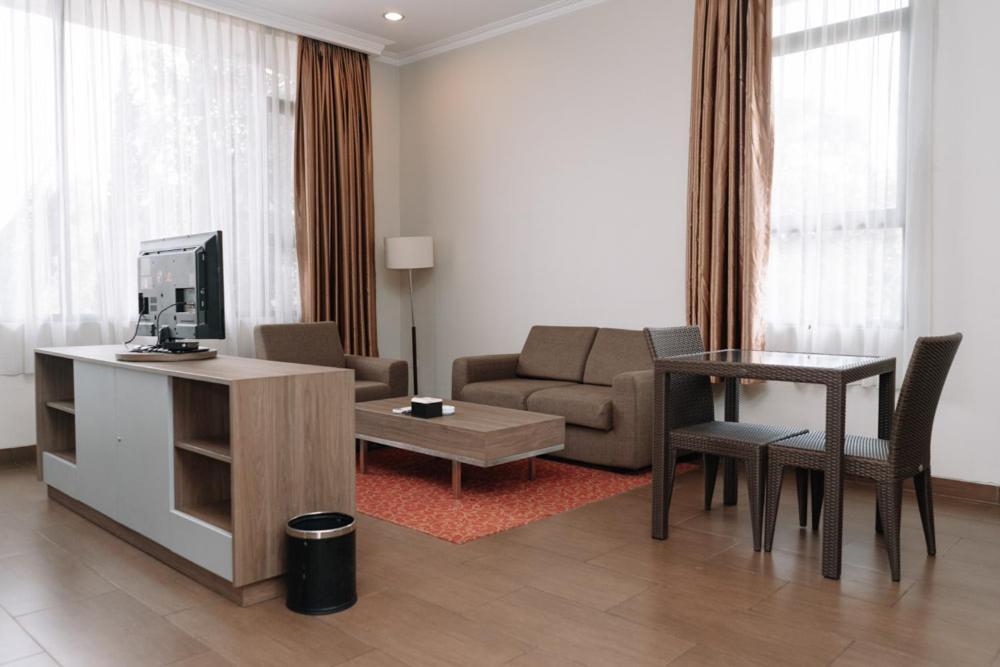 Anugrah Hotel Sukabumi Eksteriør billede
