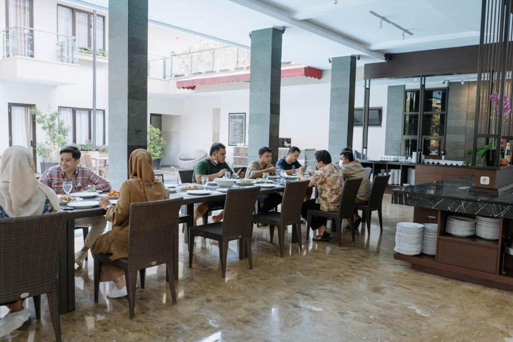 Anugrah Hotel Sukabumi Eksteriør billede